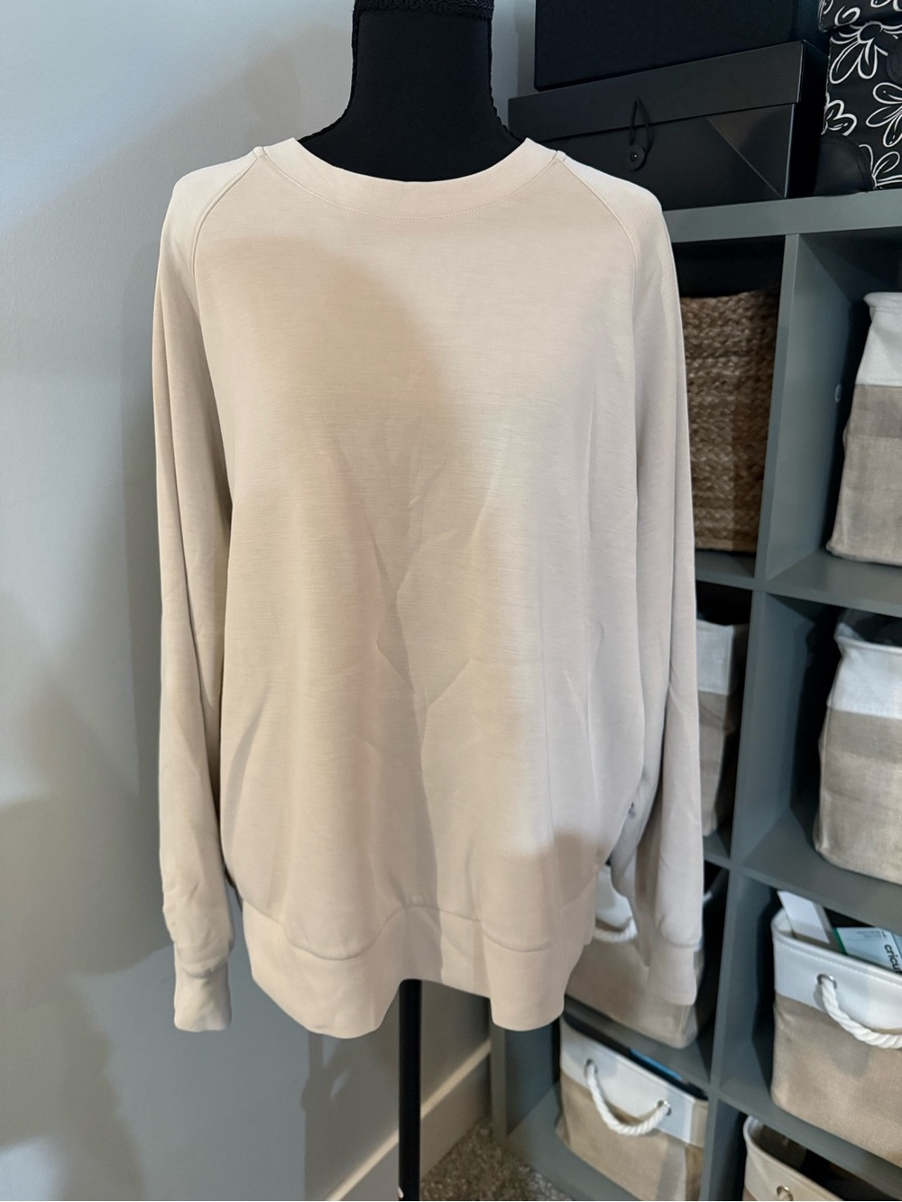 Prana women’s Crewneck Sweatshirt in Light Beige - size L